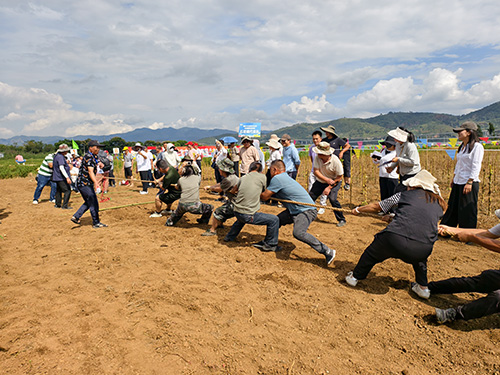 第四屆海滸“108”豐收文化節(jié)開(kāi)幕.jpg 第四屆海滸“108”豐收文化節(jié)開(kāi)幕.jpg