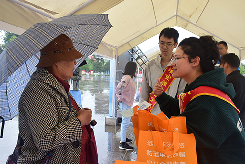 我市多部門聯合開展2025年誠信宣傳教育活動.jpg 我市多部門聯合開展2025年誠信宣傳教育活動.jpg
