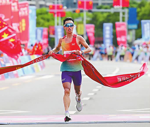 兩萬跑者與玉溪的“雙向奔赴”1.jpg 兩萬跑者與玉溪的“雙向奔赴”1.jpg