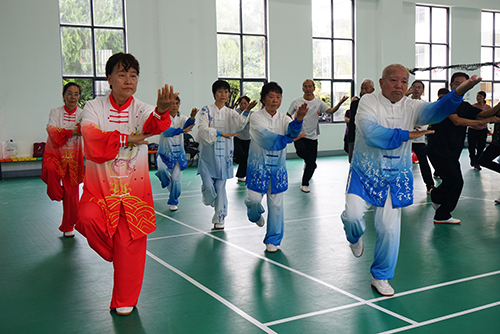 市老干部活動中心赴峨山送教.jpg 市老干部活動中心赴峨山送教.jpg