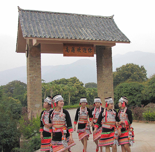 在田園牧歌里邂逅江畔古寨1.png 在田園牧歌里邂逅江畔古寨1.png