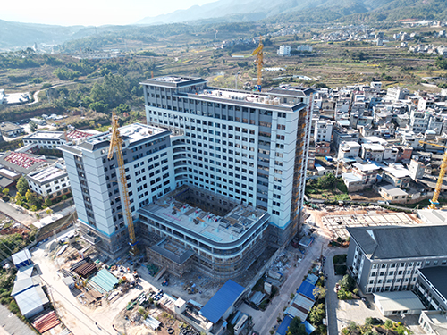 縣人民醫(yī)院門診醫(yī)技綜合樓進入設(shè)備安裝調(diào)試階段.jpg 縣人民醫(yī)院門診醫(yī)技綜合樓進入設(shè)備安裝調(diào)試階段.jpg