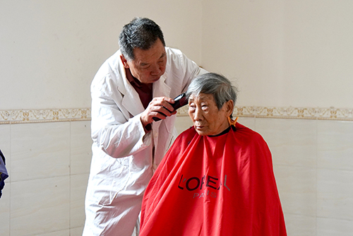 萬海社區愛心義剪情暖夕陽.jpg 萬海社區愛心義剪情暖夕陽.jpg