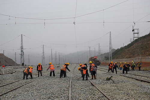 大化產業園區鐵路專用線建設正酣.jpg 大化產業園區鐵路專用線建設正酣.jpg