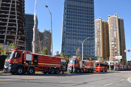 玉溪消防開展高層建筑火災撲救演練.jpg 玉溪消防開展高層建筑火災撲救演練.jpg