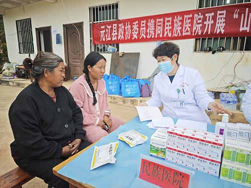 義診活動(dòng)進(jìn)鄉(xiāng)村.jpg