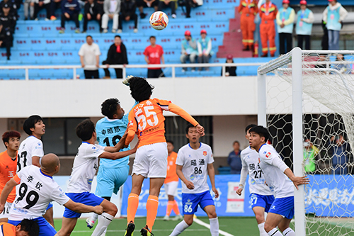 數萬球迷共享周末足球盛宴1.jpg 數萬球迷共享周末足球盛宴1.jpg