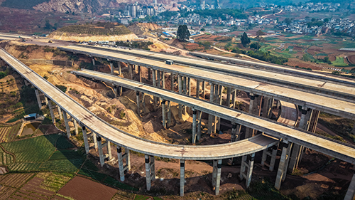 澄華高速華寧段攻堅提速.jpg 澄華高速華寧段攻堅提速.jpg